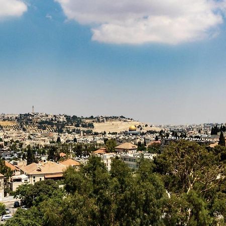 In Front Of The Wall Jerusalem Exterior foto