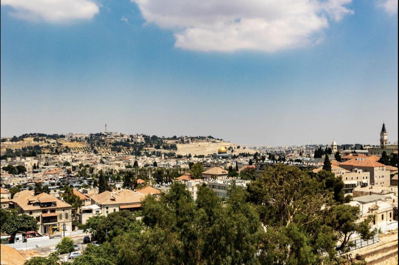 In Front Of The Wall Jerusalem Exterior foto